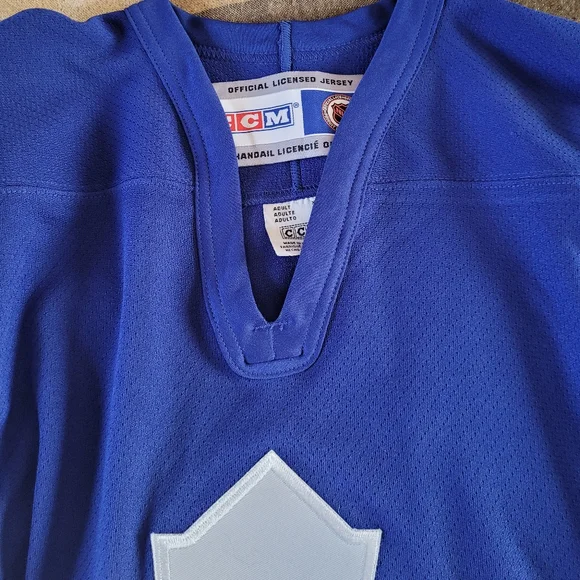 Toronto sz xl. Maple Leafs hockey jersey - Picture 7 of 12